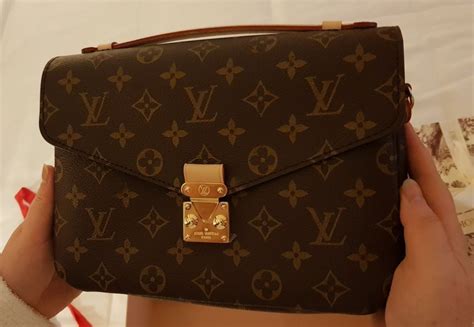 como é a etiqueta do xale da louis vuitton original|louis vuitton bolsas.